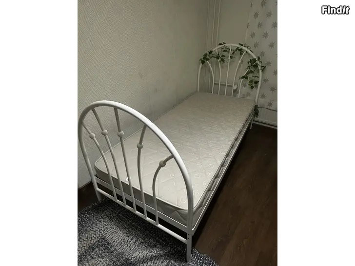 Myydään Säng + mattras