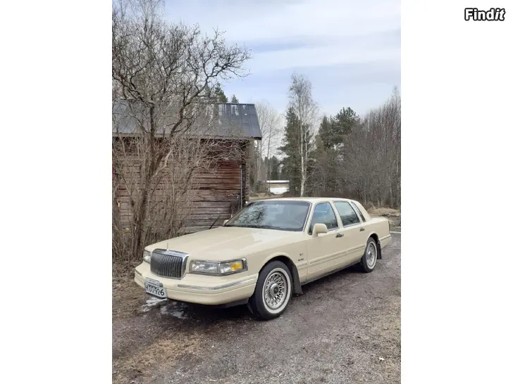 Säljes Säljes Lincoln Towncar
