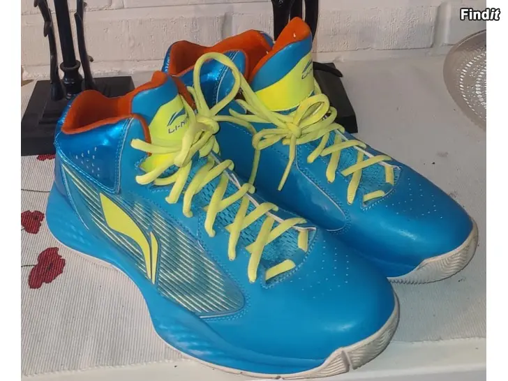 Myydään Li-Ning urheilu ja lenkkikengät