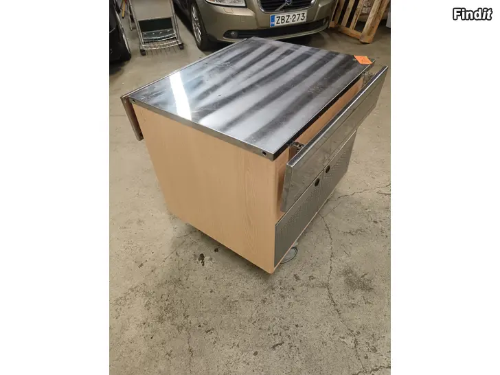 Myydään Snyggt avställningsbord på hjul