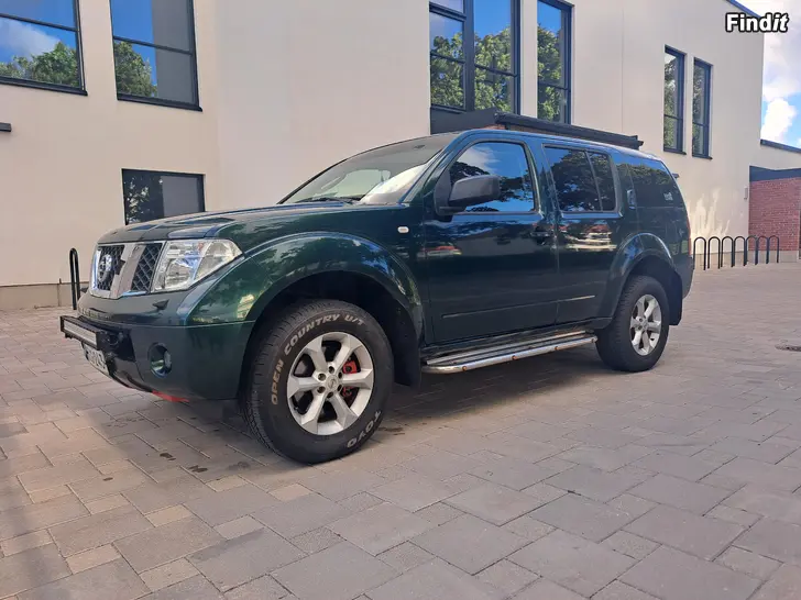 Myydään Nissan Pathfinder 2.5 Dci 128kw 4x4 Man / Vetokoukku / 2x Renkaat / Ilmastointi / 