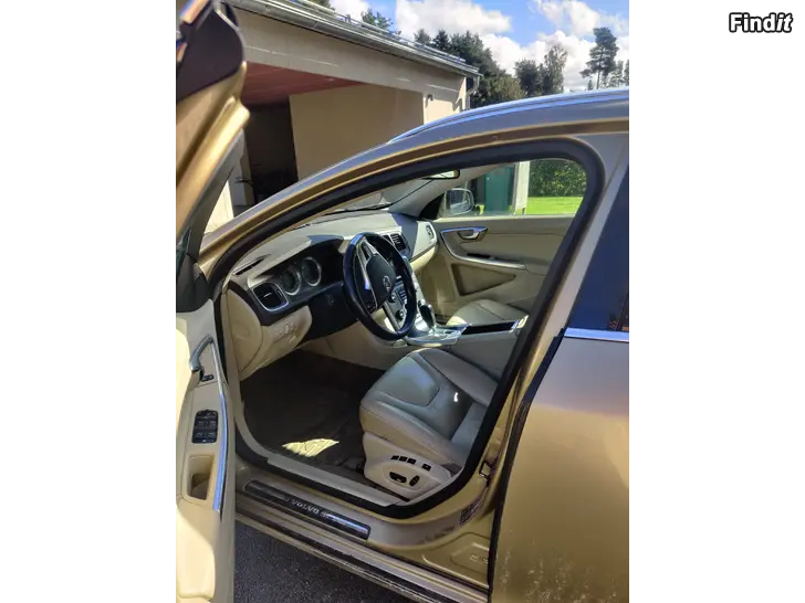 Säljes Volvo V60 summum