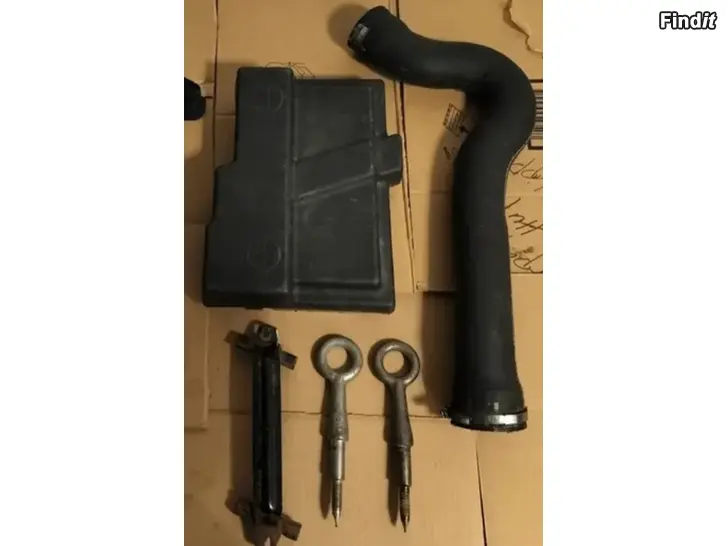 Myydään Akkukotelonkanssi tavaratila laatikko