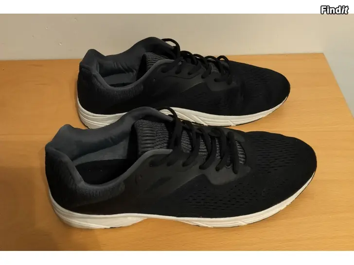 Myydään Miesten juoksukengät Cooper