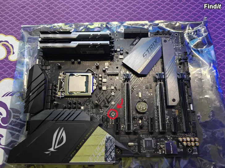 Säljes Asus ROG STRIX Z390-F + intel i7-9700K + 16GB Trident Z DDR4