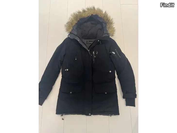 Säljes S dam PEAK PERFORMANCE PARKA