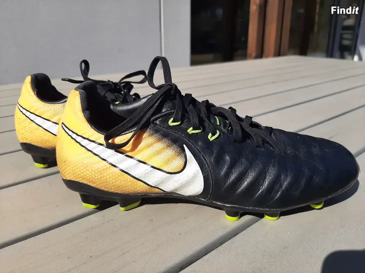 Säljes Nike Tiempo koko 38,5 pientä kokoa
