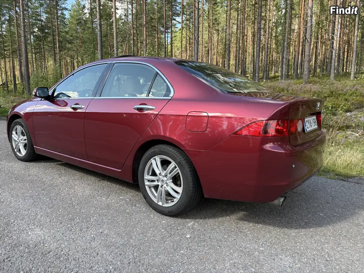 Myydään Honda Accord 2.4 automaatti. aj. vain 144tkm ja