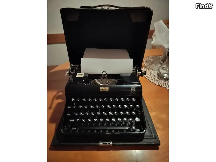 Säljes Gammal skrivmaskin