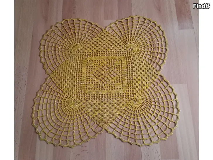 Myydään Pitsiliina keltainen 44cm x 44cm 2e