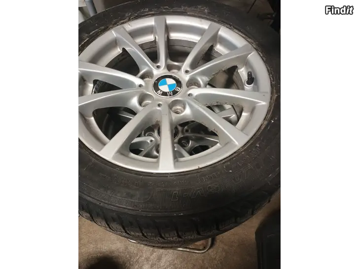 Myydään BMW kesärenkaat