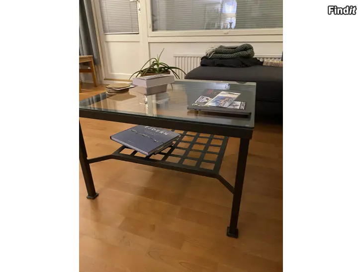 Säljes Bord med glas skiva