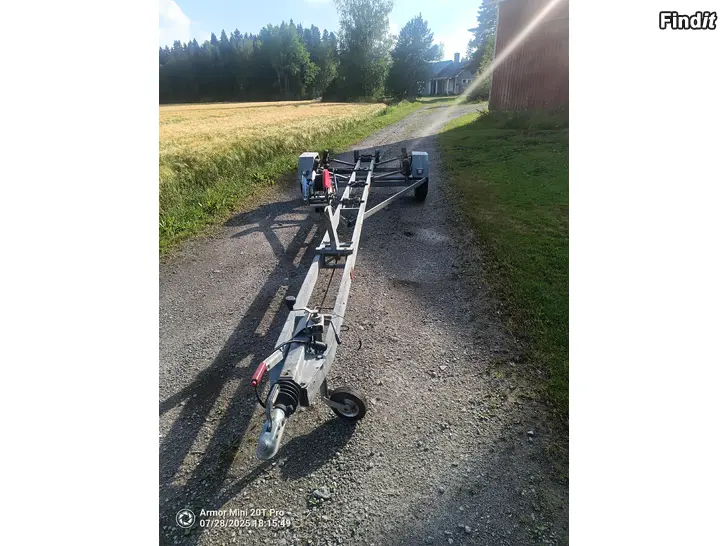 Säljes Bromsad båt trailer
