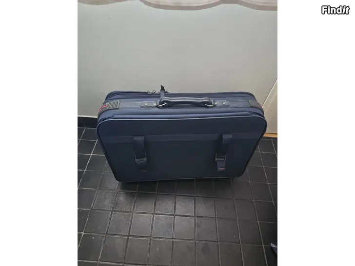 Säljes Äldre resväska med hjul