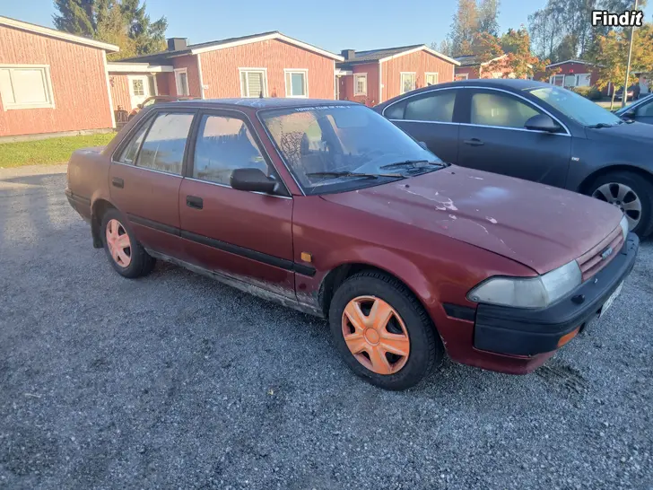 Myydään Toyota carina