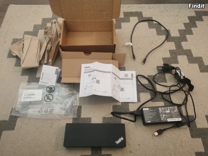 Säljes Lenovo ThinkPad Thunderbolt 4 telakka uusin malli ja laturi 135W
