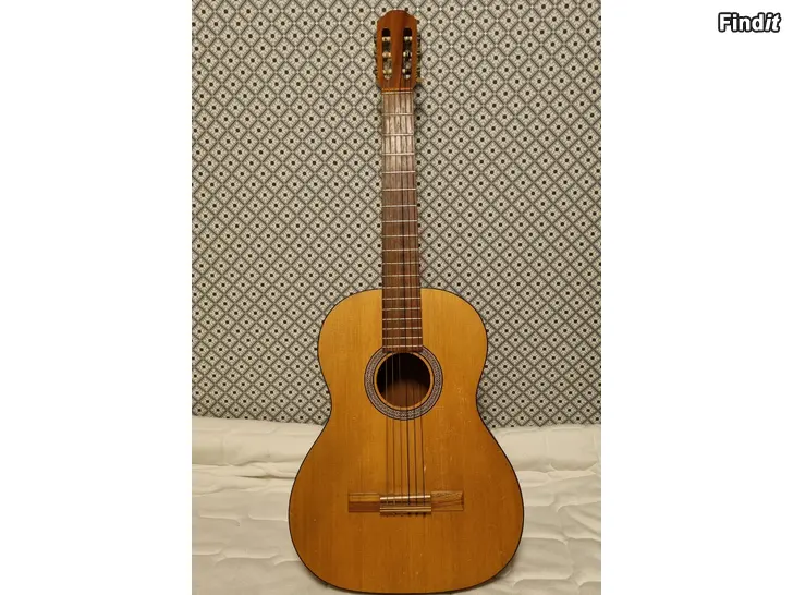 Säljes Akustinen kitara