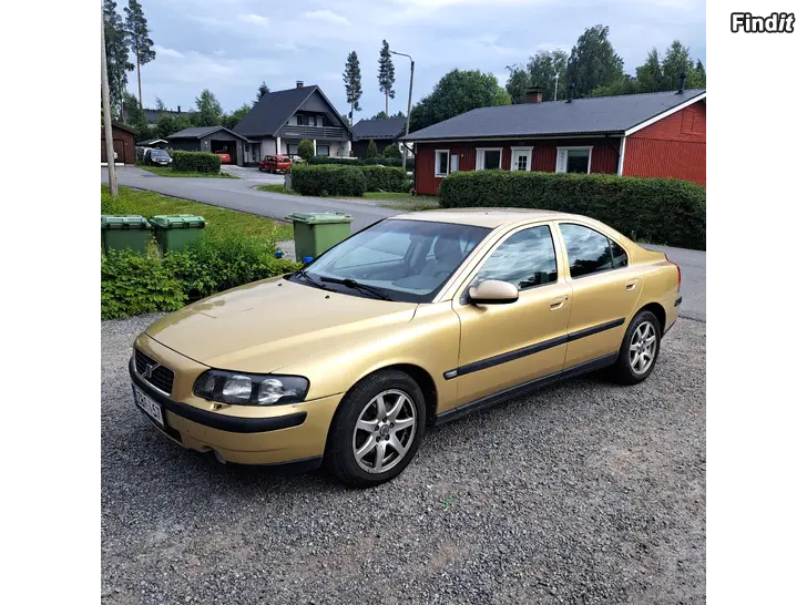 Myydään Volvo S60 2.4 bensa manuaali vm 2001
