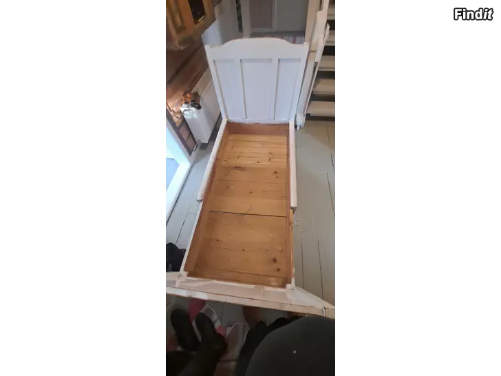 Myydään Sivustavedettävä sänky