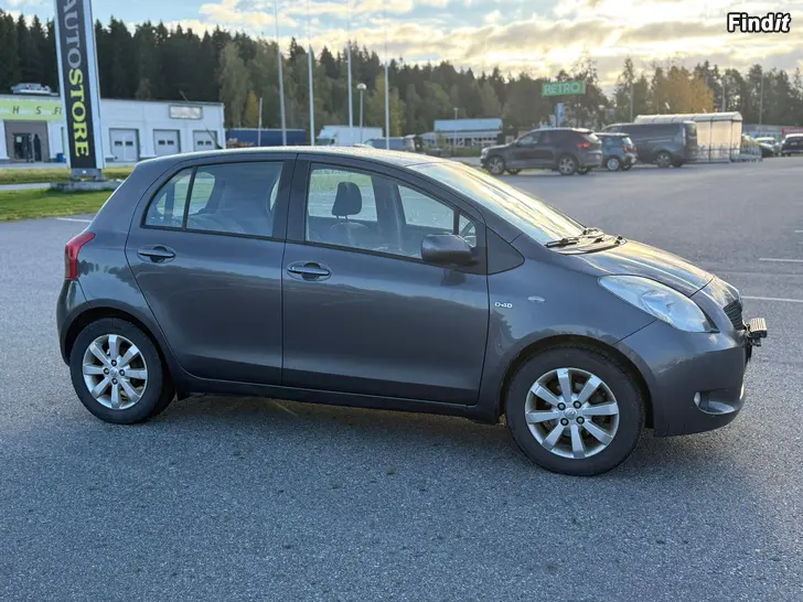 Myydään Toyota yaris