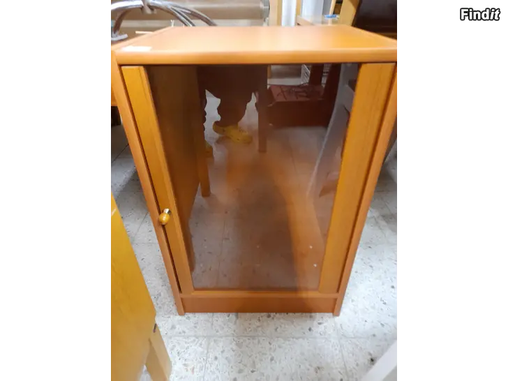 Säljes Skåp med glasdörr