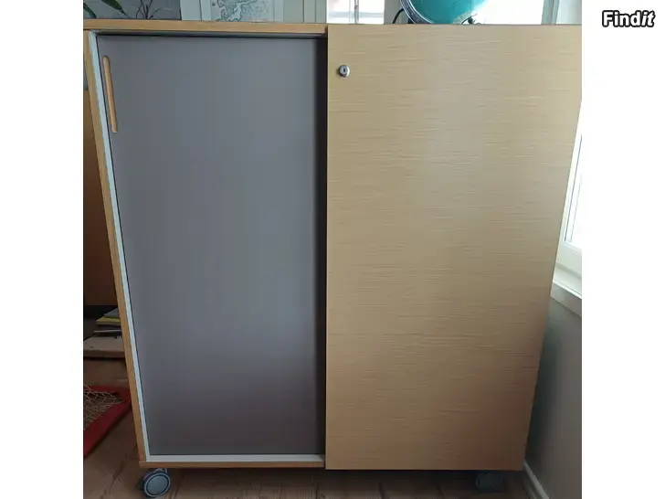 Säljes Martela skåp