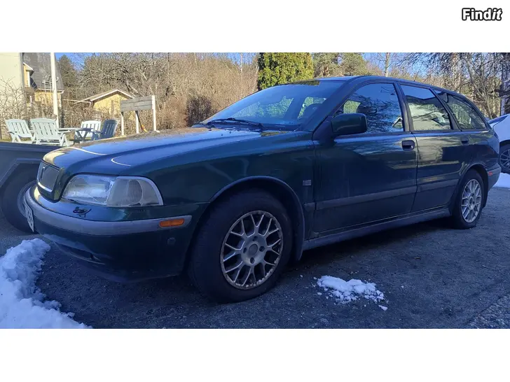 Myydään Volvo V40 1998 projekt eller reservdelsbil
