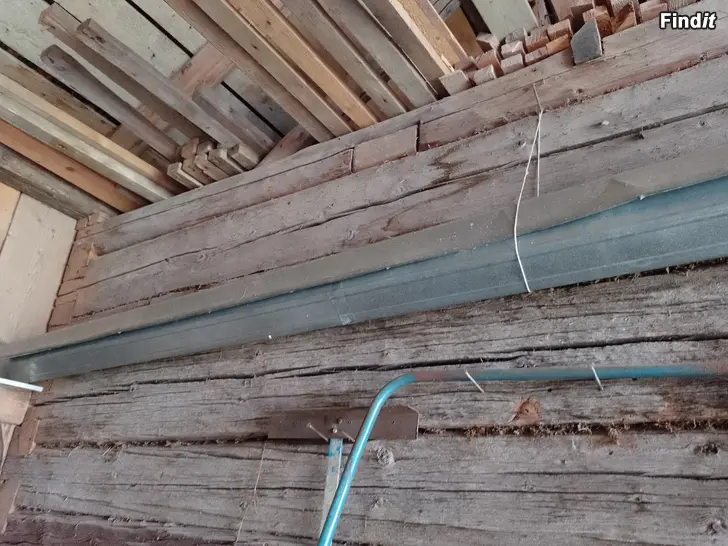 Säljes Gamla regn rännor med tillbehör
