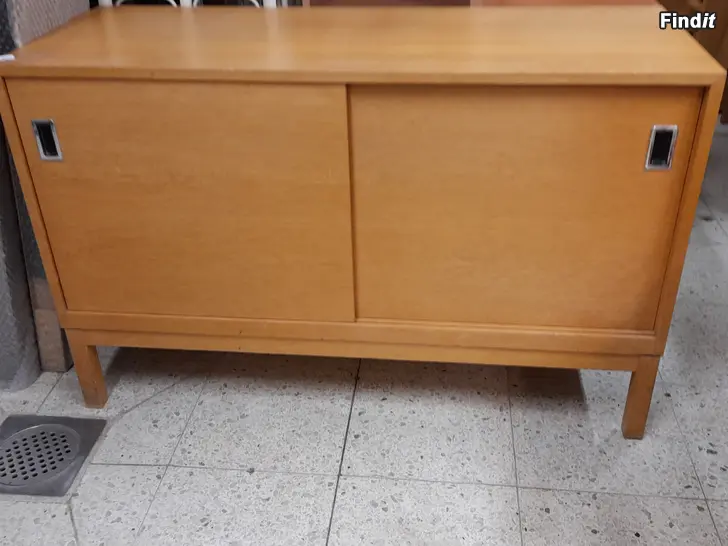 Säljes Skåp med skjutdörrar