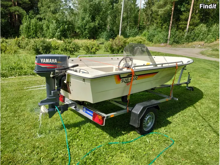 Myydään Suvi 4300 vm. 2001 pulpettivene + perämoottori ja kärry vähänkäytetty ensimmäiseltä omistajalta