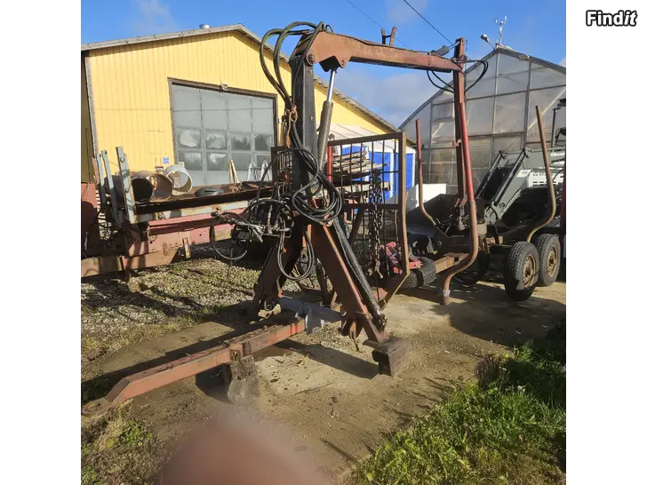 Säljes Patu 1800 skogskran med vagn