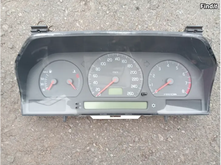 Myydään Volvo V70 2000 mittaristo 9472519