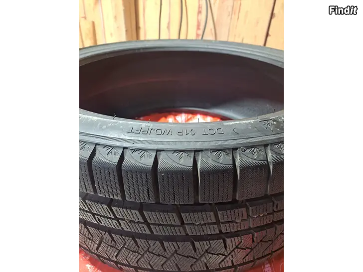 Säljes 4st 235/35 19 dubbfria I perfekt skick ge bud