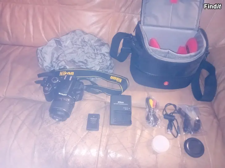 Säljes Camera + bag + charger + all accessories + raincover