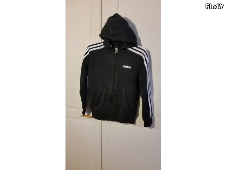 Myydään Adidas huppari musta 140 9-10v  -hinta 6e
