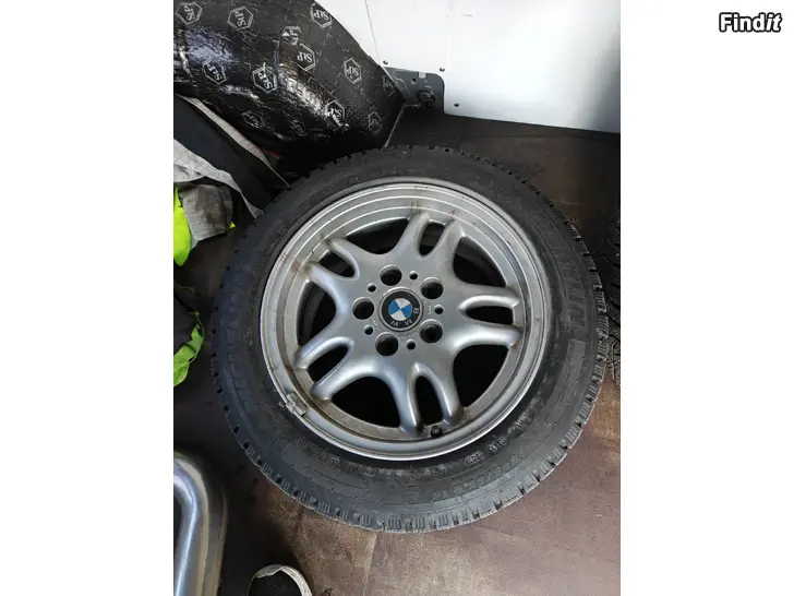 Myydään Bmw 5x120 16 vanteet nastarenkailla