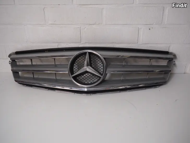 Myydään Mercedes-Benz 2011 C-sarja W204-malli etusäleikkö A2048800023