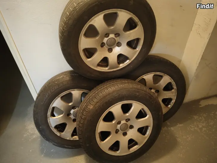 Säljes Sommardäck med aluminiunfälgar 195/65 R15