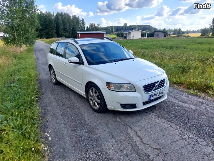 Myydään Volvo v50 2.åd