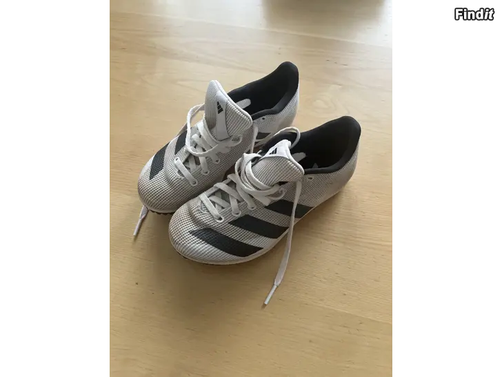 Säljes Spikskor storlek 33