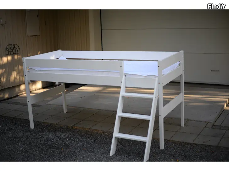Säljes Högsäng, barnsäng, skrivbord