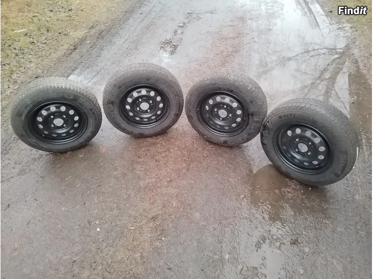 Myydään Ford 13 tuumaa Talvirenkaat