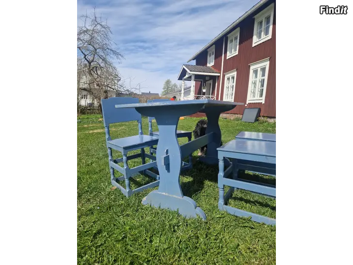 Säljes Bord, stolar, byrå, koppar