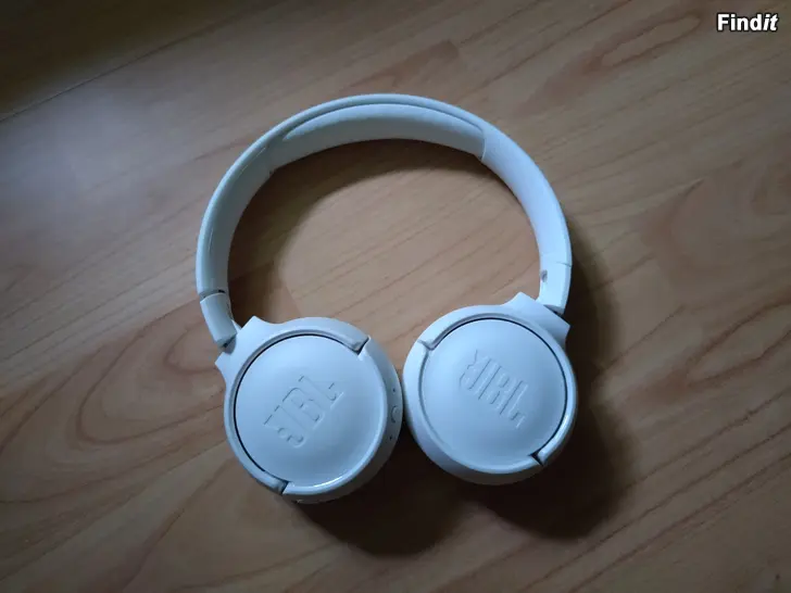 Säljes JBL Tune 510BT trådlösa hörlurar