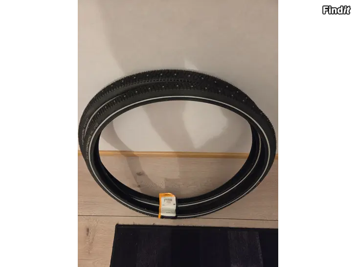 Myydään 28 nastarenkaat