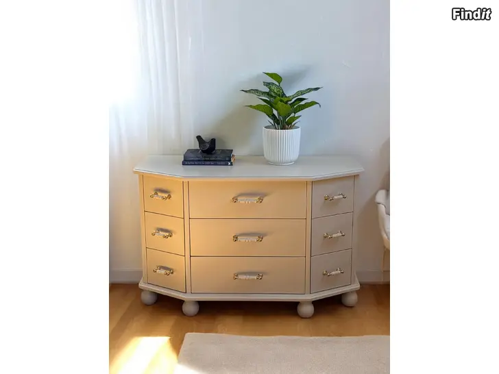 Myydään Varattu - Vintage-lipasto - viimeistään 31.5