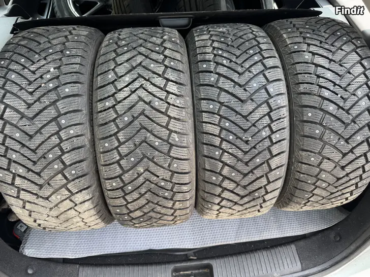 Myydään Nastarenkaat 225/45R17
