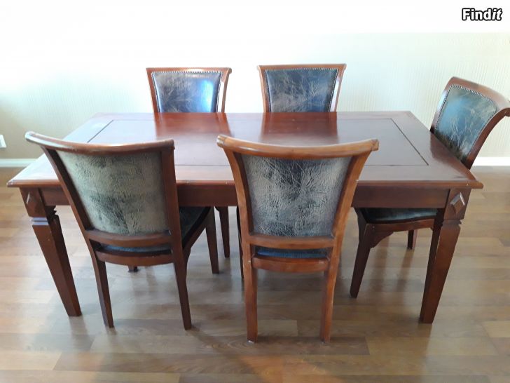 Myydään Pöytä + 5 tuolia