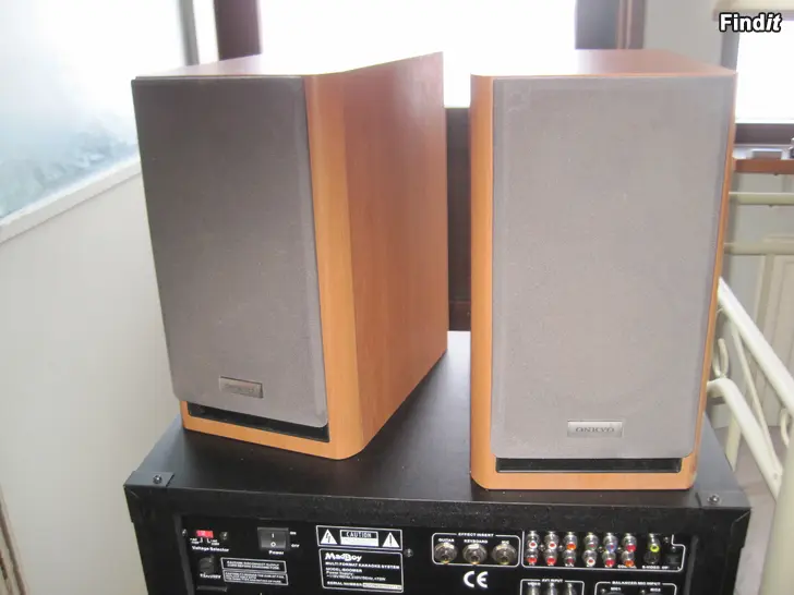 Säljes Onkyo 2-tie Kaiuttimet