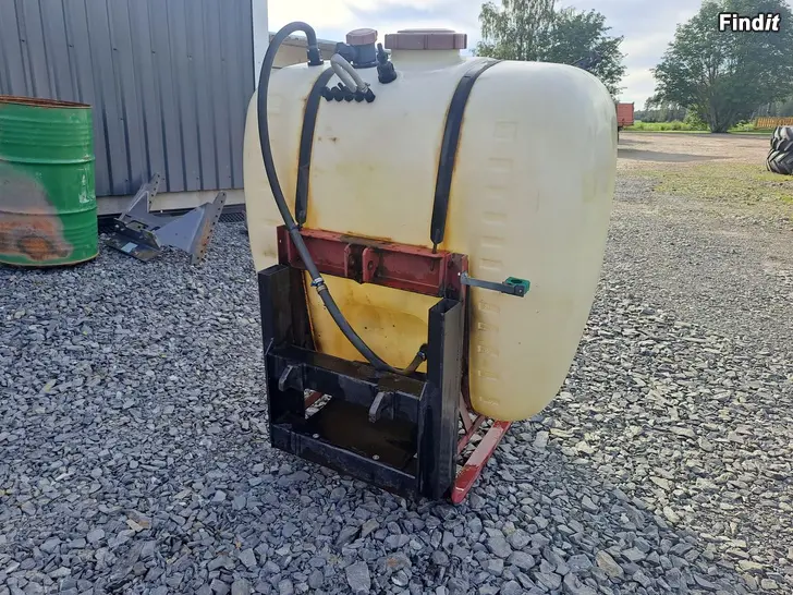 Myydään Vesisäiliö 600L